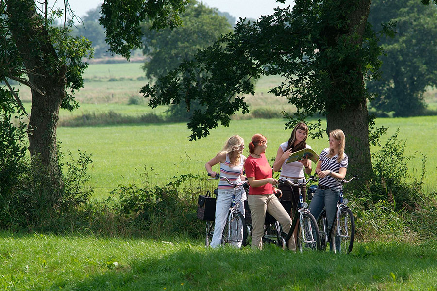 Friedeburg-Landschaft-Radfahrer